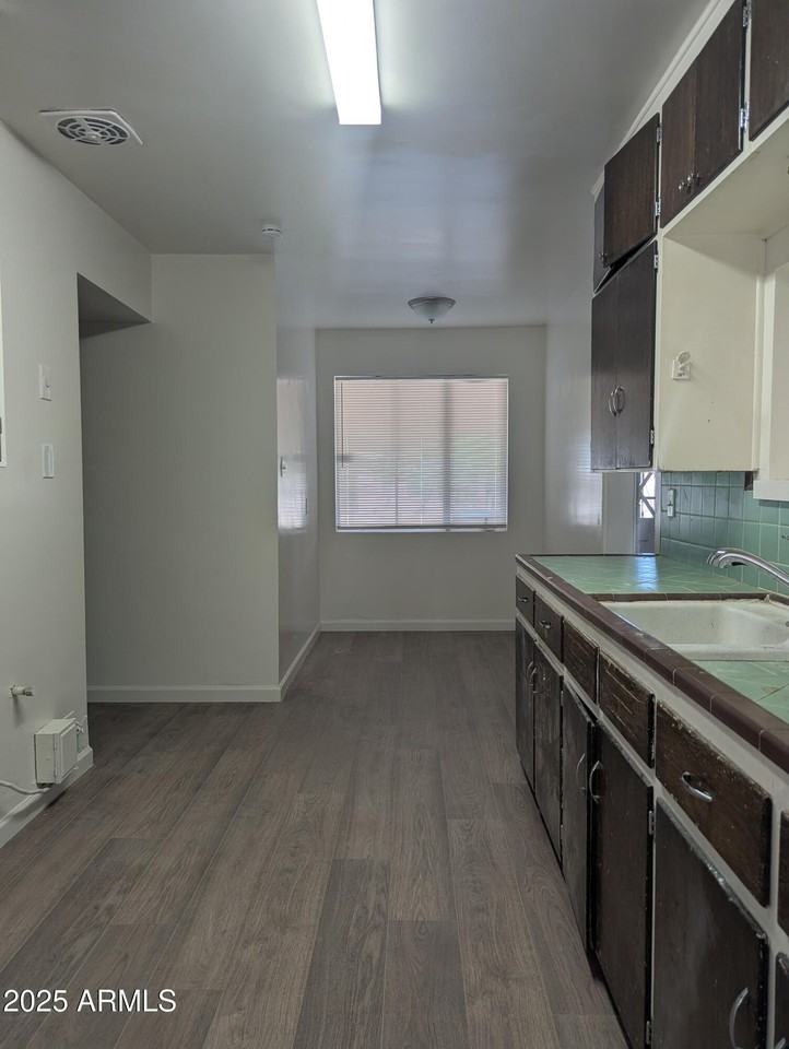 1128 N Coolidge Ave - Photo 7 of 21