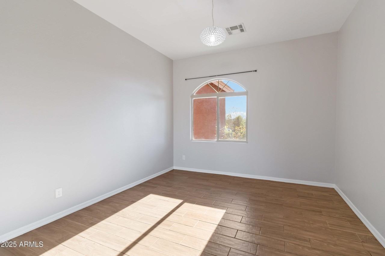 1511 S 377th Ave - Photo 4 of 8