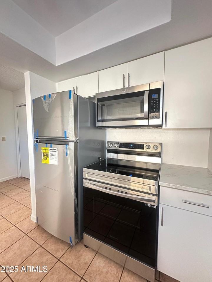 12231 N 21st Ave Apt 1 #1 - Photo 5 of 29