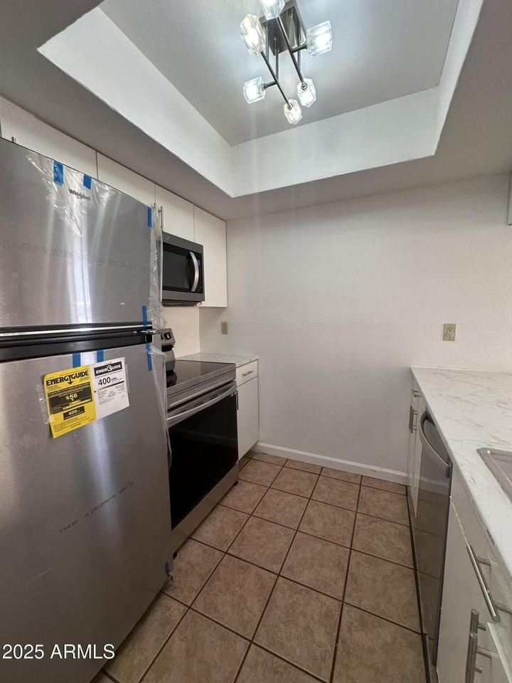 12231 N 21st Ave Apt 1 #1 - Photo 6 of 29