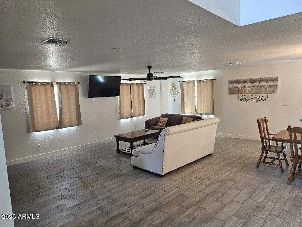 2321 North 30th Street - Photo 2 of 13