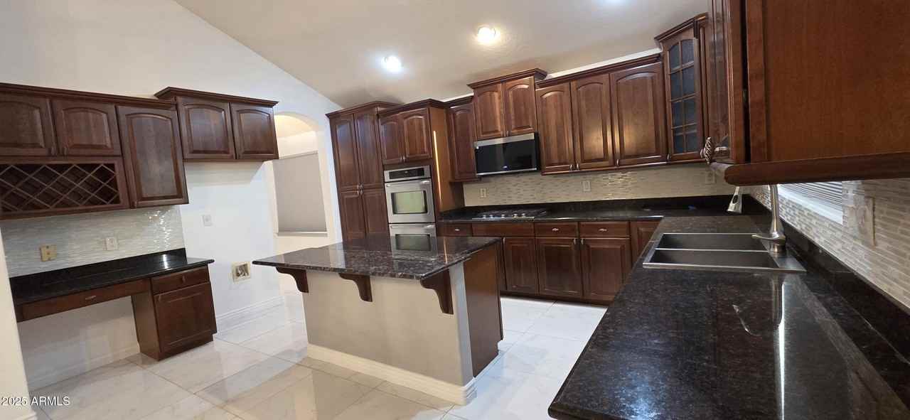 9418 South 46th Drive - Photo 6 of 32