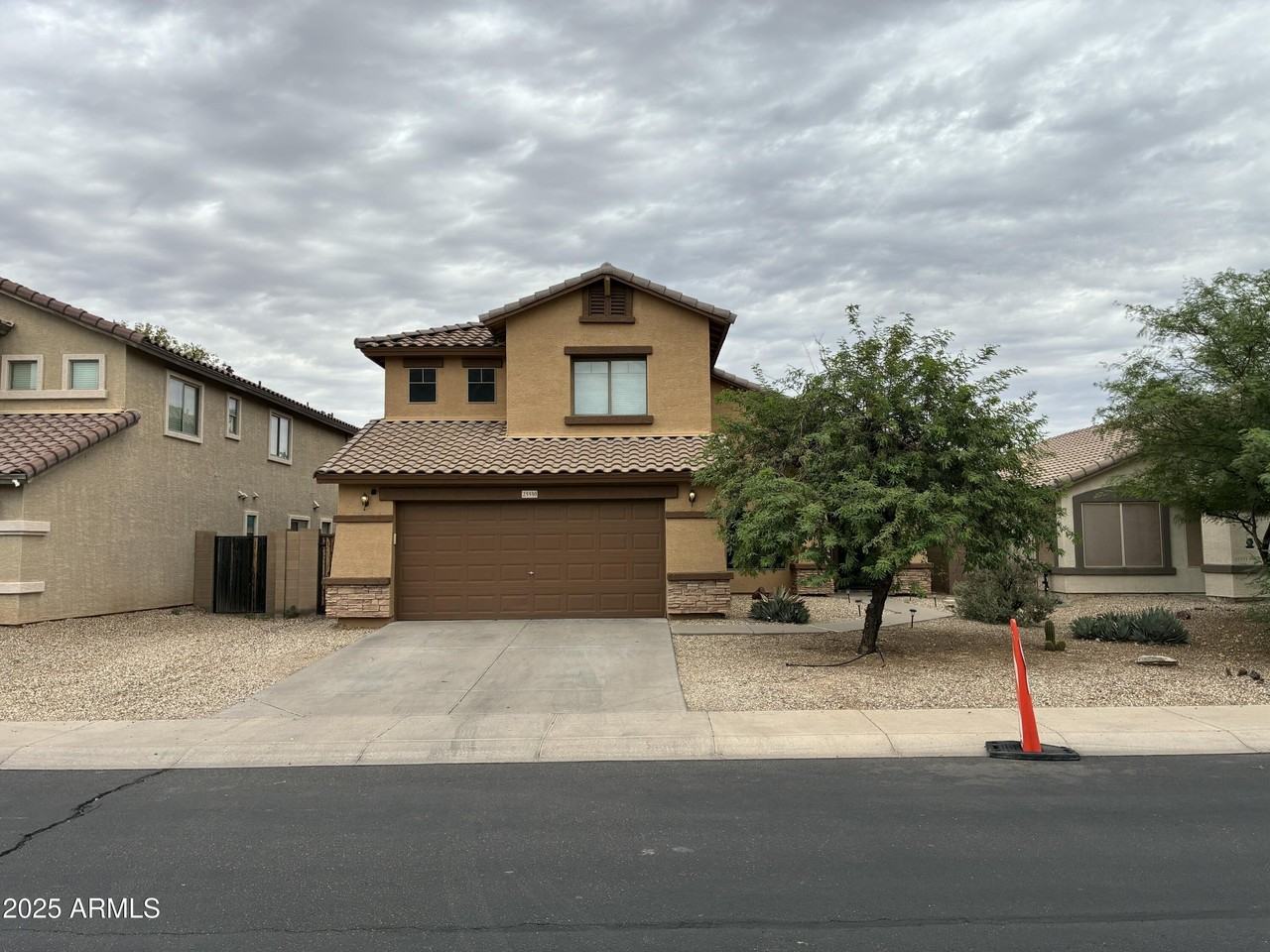 25550 W Pioneer St - Photo 2 of 40