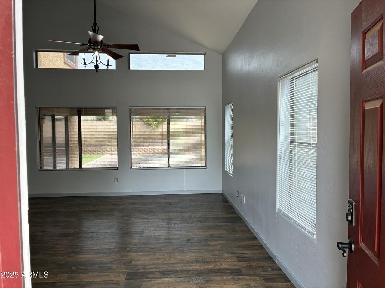 25550 W Pioneer St - Photo 3 of 40