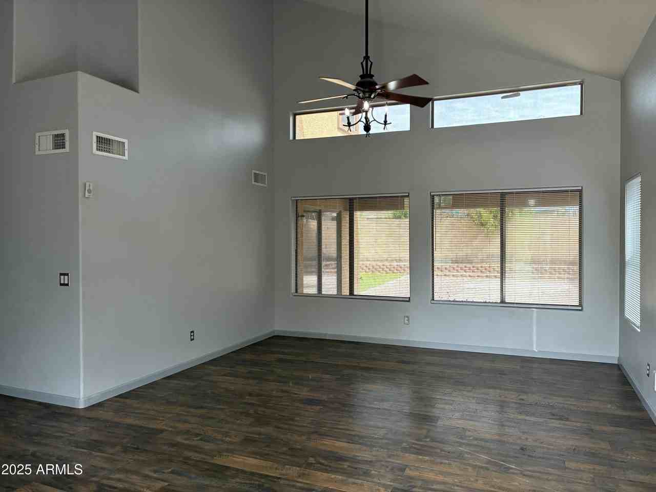 25550 W Pioneer St - Photo 4 of 40