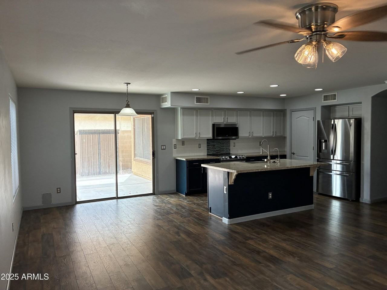 25550 W Pioneer St - Photo 7 of 40