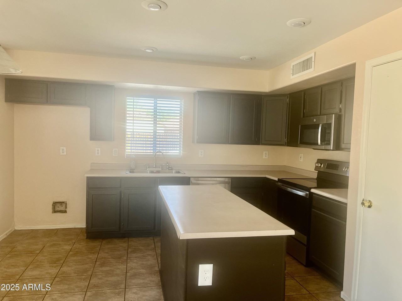 1654 West Boston Street - Photo 5 of 23