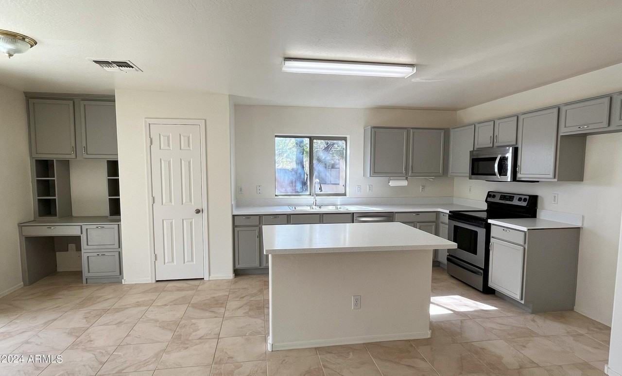 2028 North Wildflower Lane - Photo 4 of 6