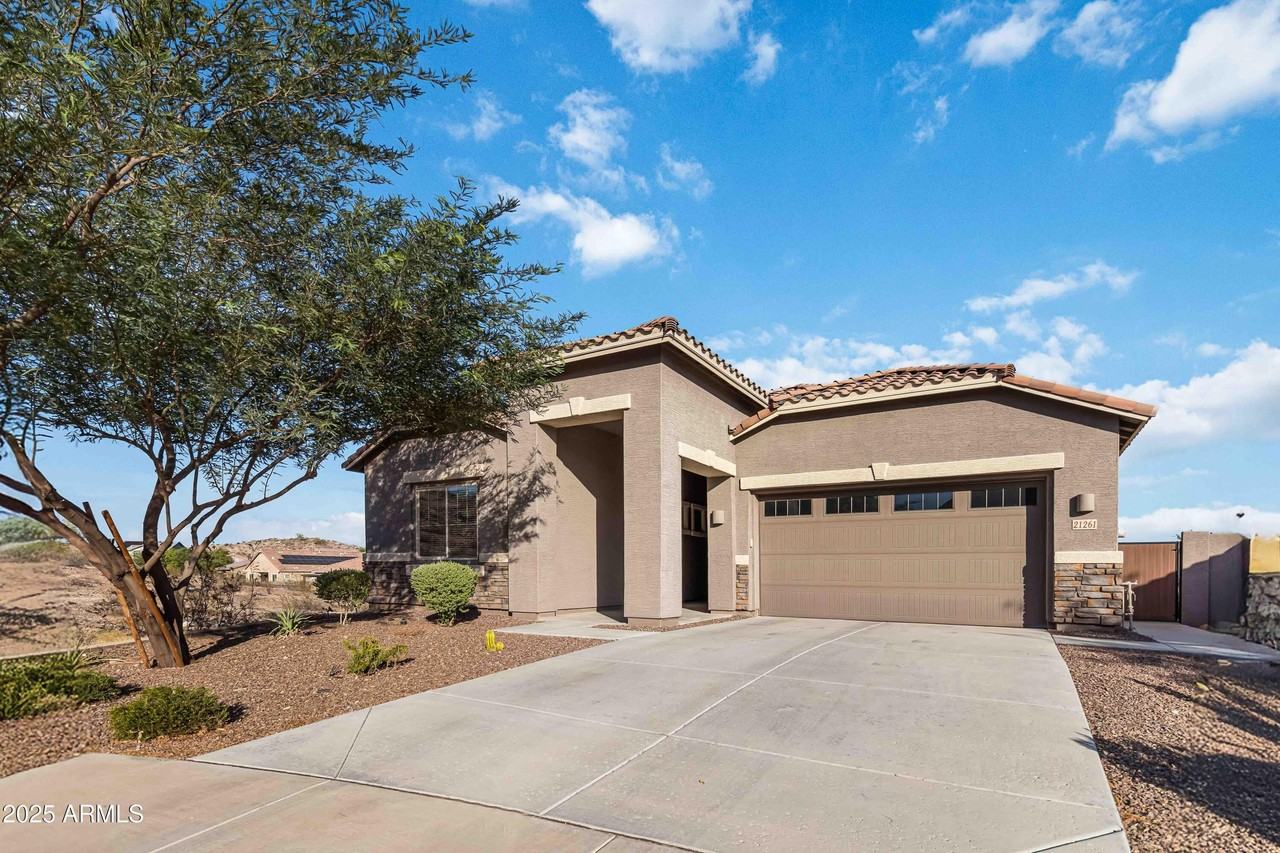 21261 W Virginia Ave - Photo 2 of 41