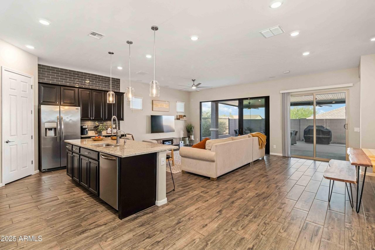 21261 W Virginia Ave - Photo 5 of 41