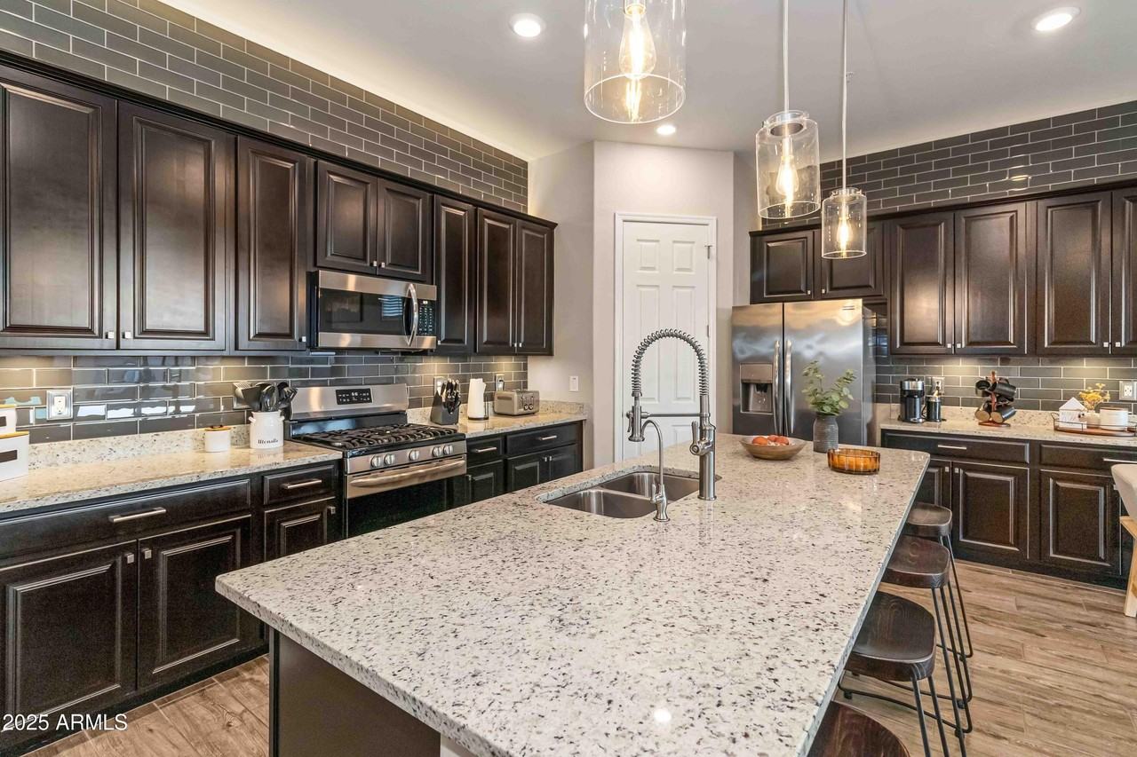 21261 W Virginia Ave - Photo 7 of 41