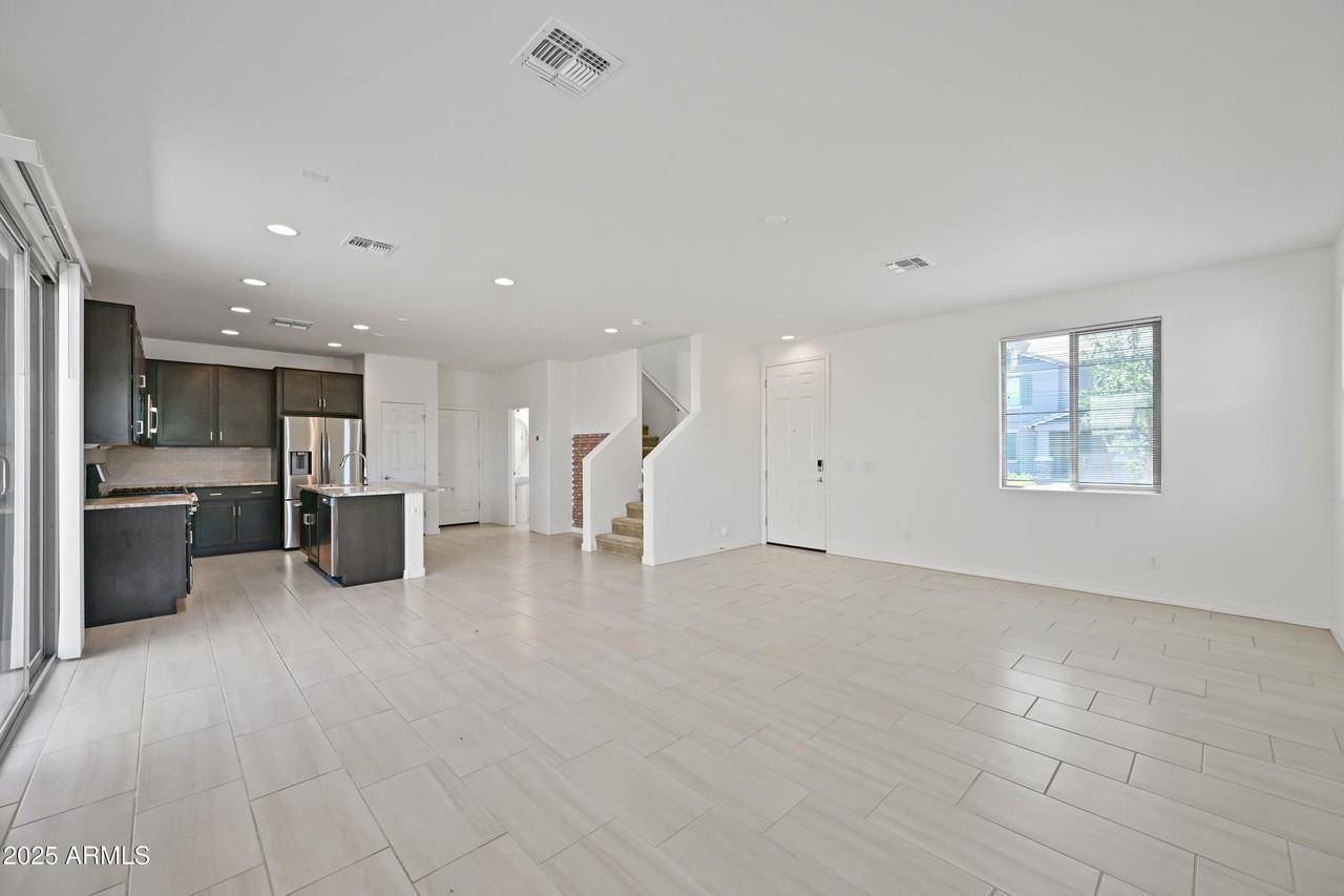 4035 South 58th Lane - Photo 5 of 28