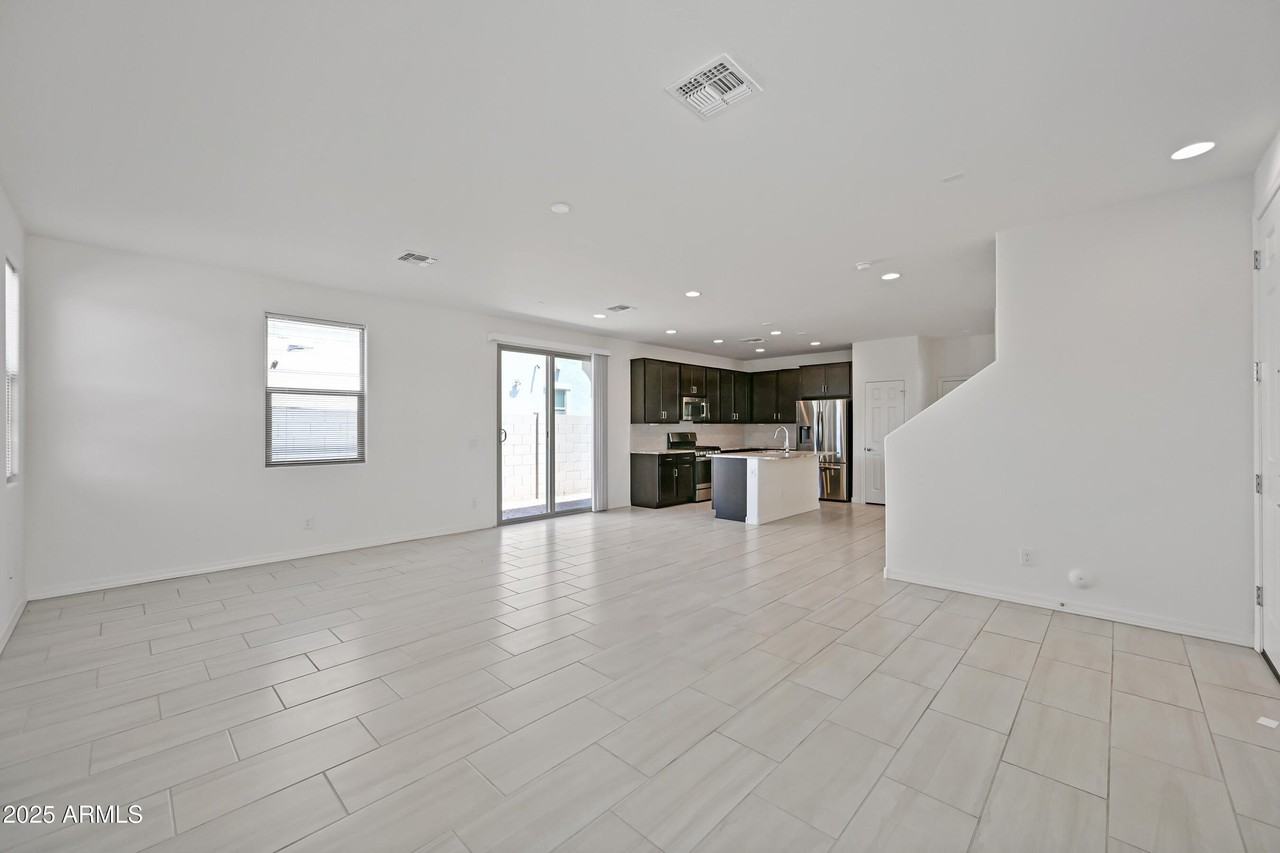 4035 South 58th Lane - Photo 6 of 28