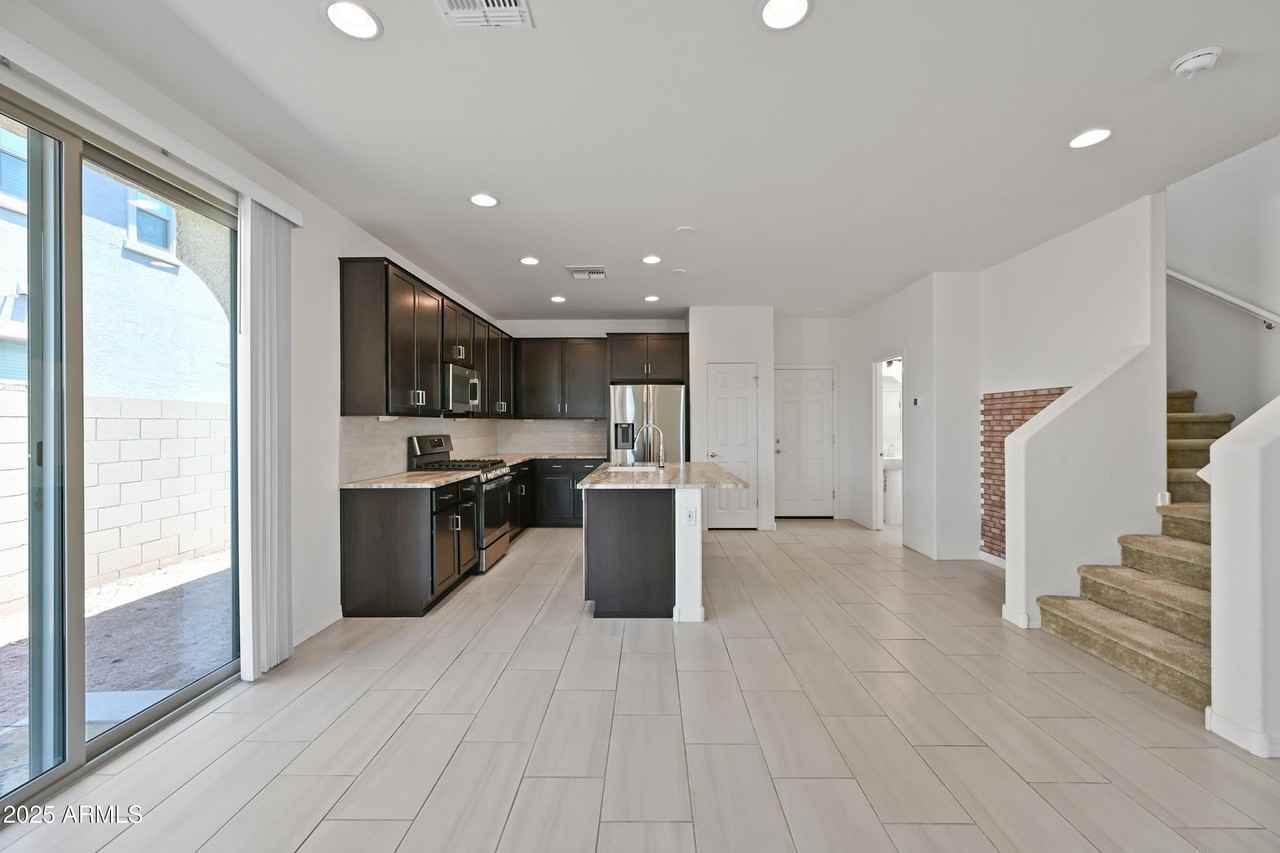 4035 South 58th Lane - Photo 7 of 28