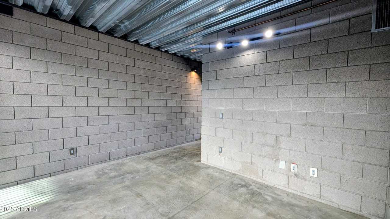 525 E Willetta St Apt 8 #8 - Photo 3 of 25