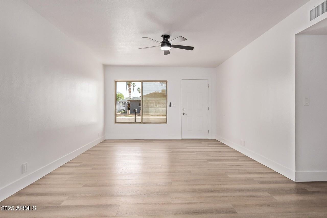 816 East Saguaro Street - Photo 5 of 32