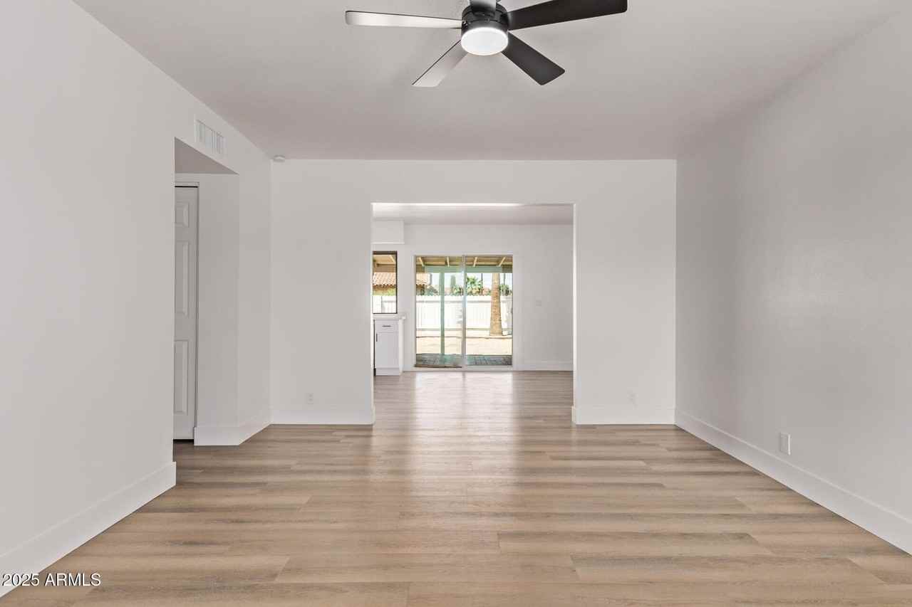 816 East Saguaro Street - Photo 6 of 32