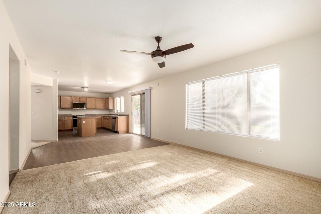 10479 West Emerald Lane - Photo 7 of 24