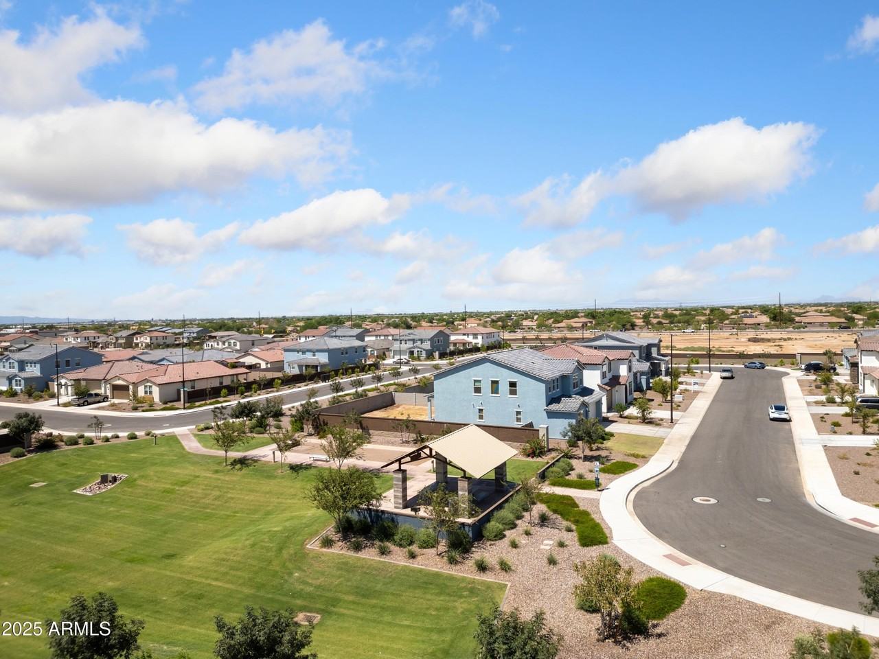 7352 S Briarwood Ln - Photo 4 of 39