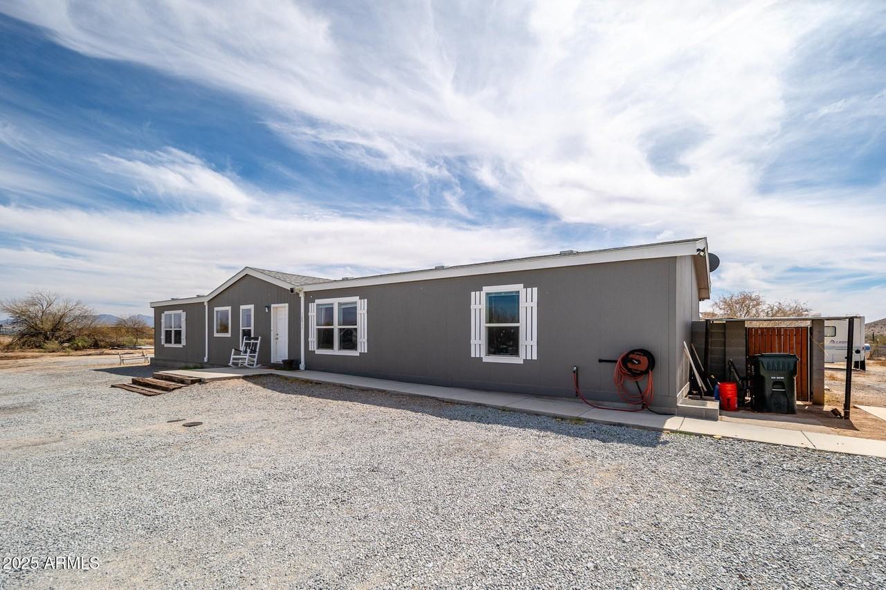 12011 South 222nd Avenue - Photo 4 of 43