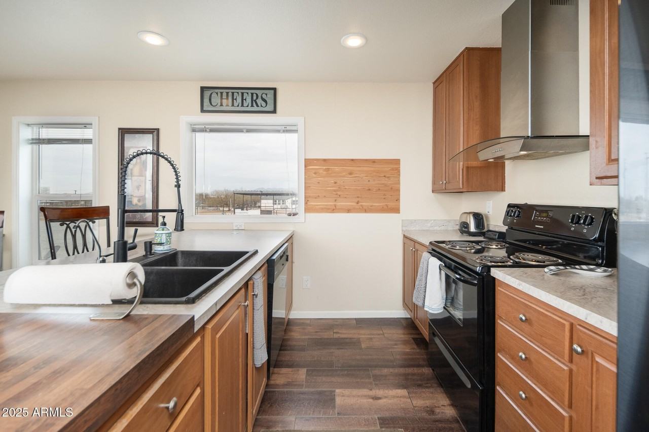 12011 South 222nd Avenue - Photo 7 of 43