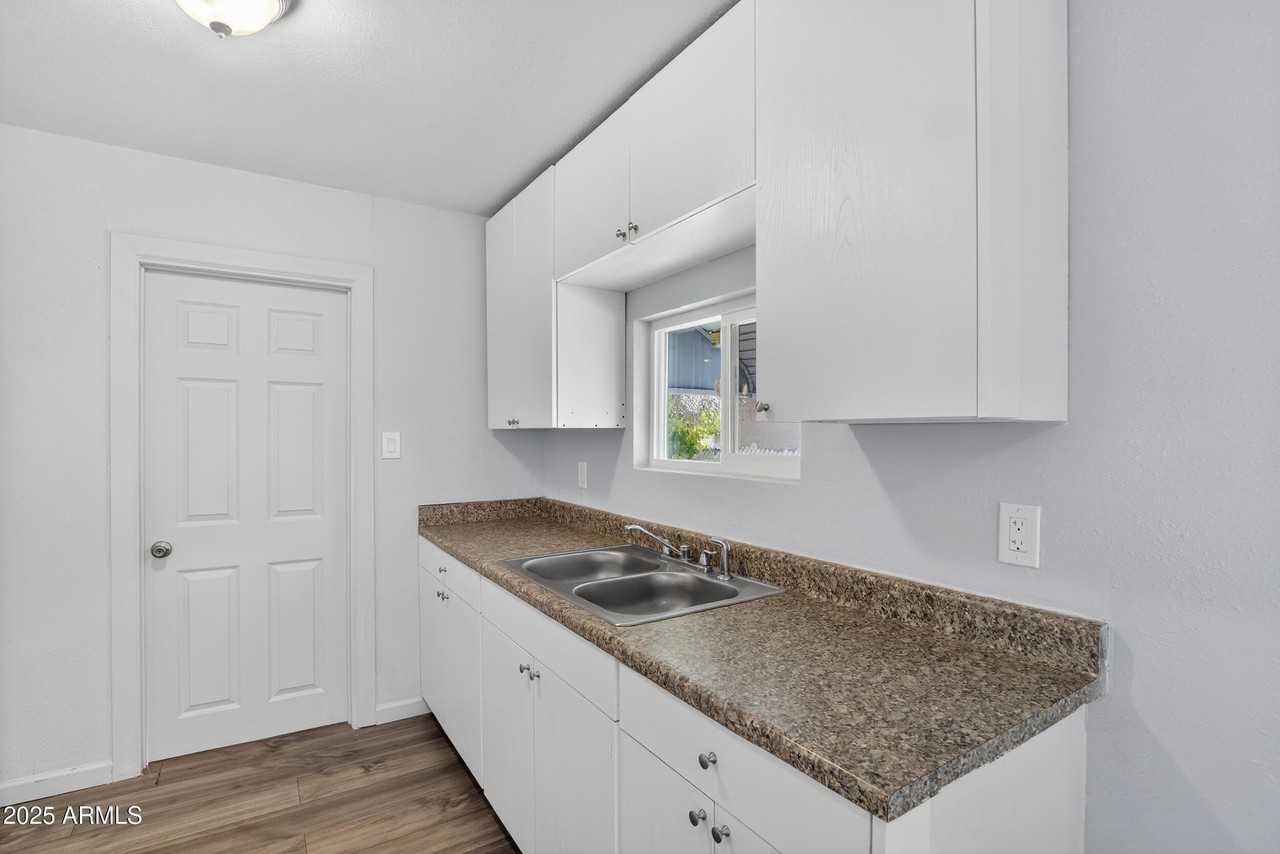 1410 S 24th Ave Unit A #A - Photo 3 of 36