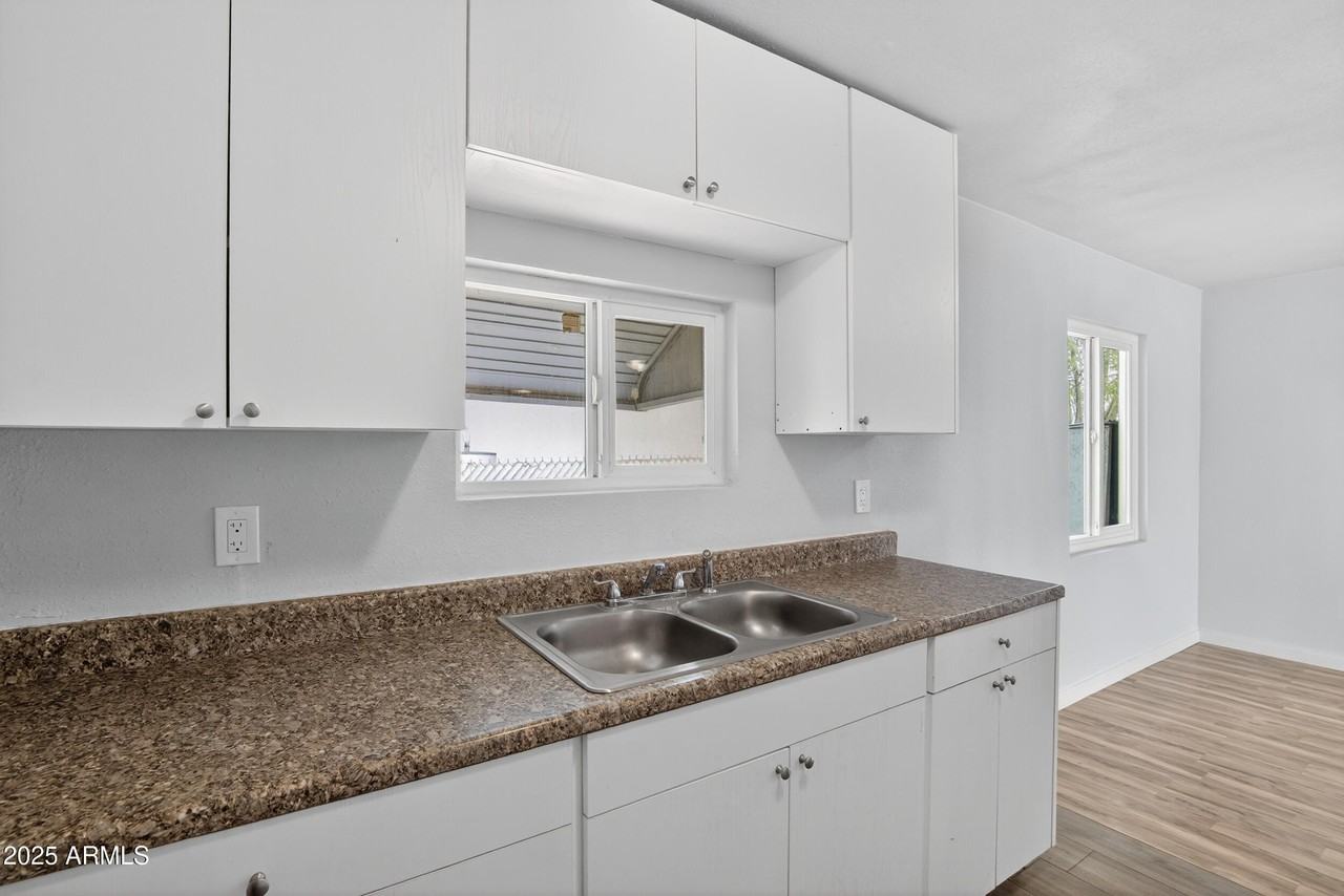 1410 S 24th Ave Unit A #A - Photo 4 of 36