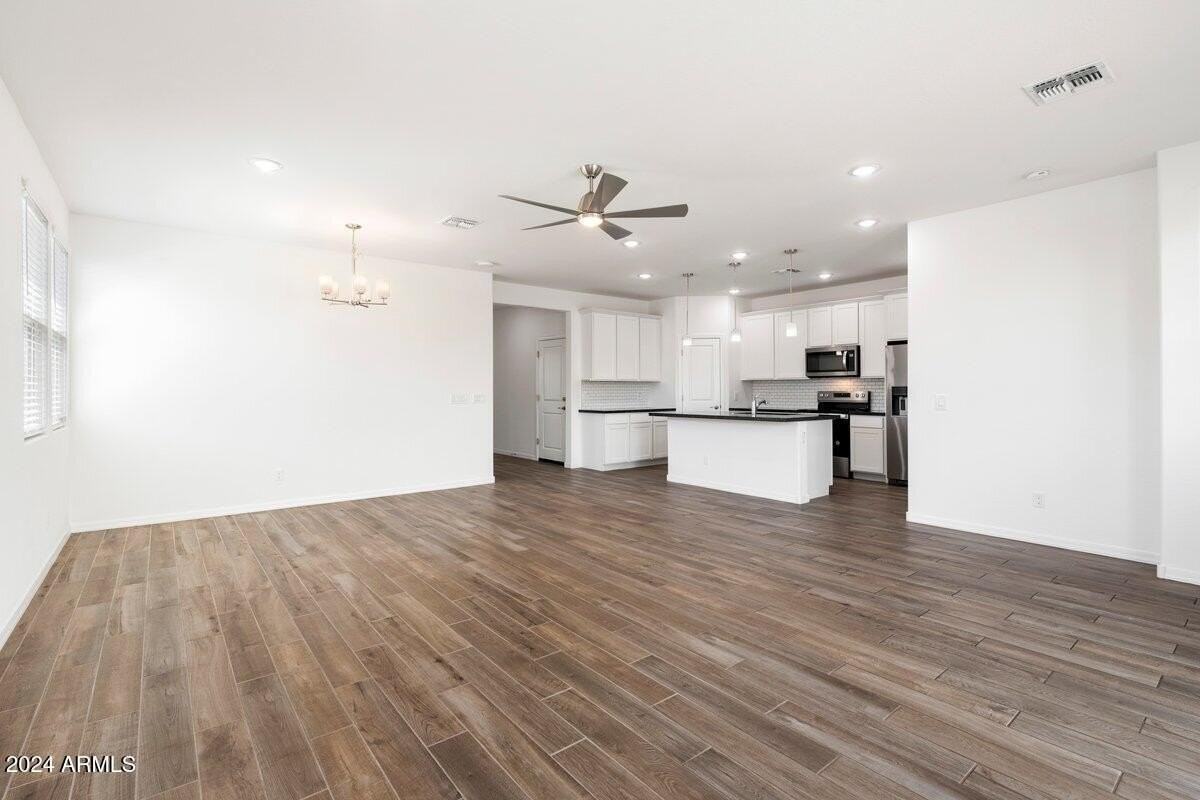 15112 West Hadley Street - Photo 5 of 22