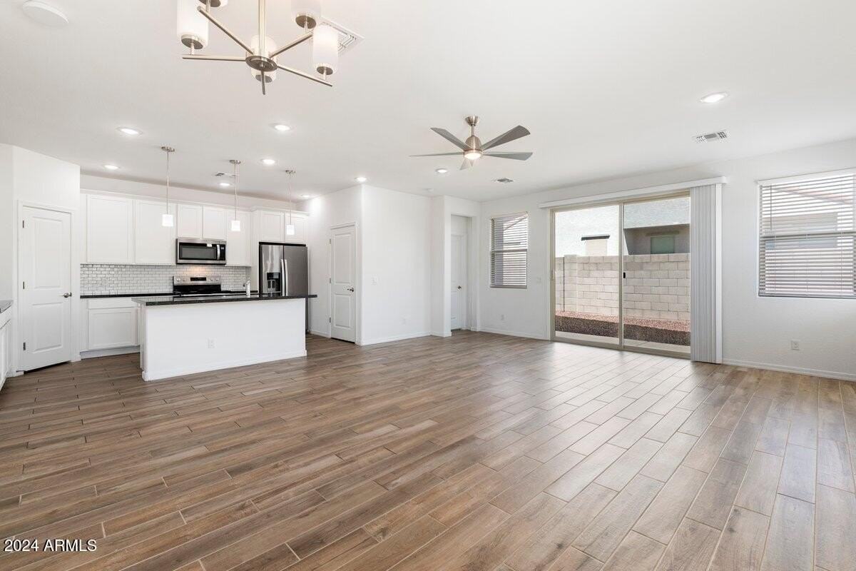 15112 West Hadley Street - Photo 6 of 22