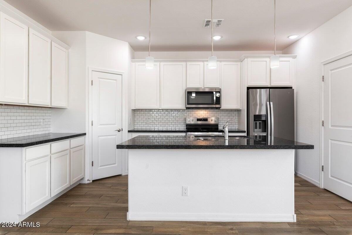 15112 West Hadley Street - Photo 7 of 22