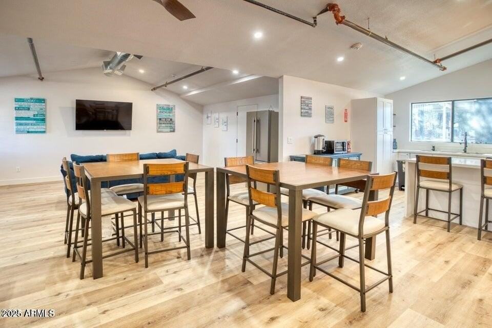 858 East White Mountain Boulevard - Photo 5 of 8