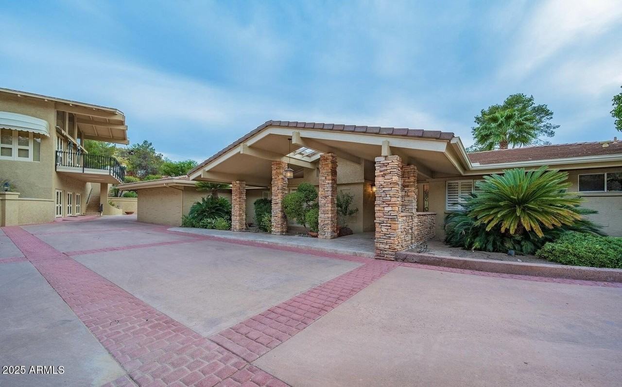 3500 East Lincoln Drive #26