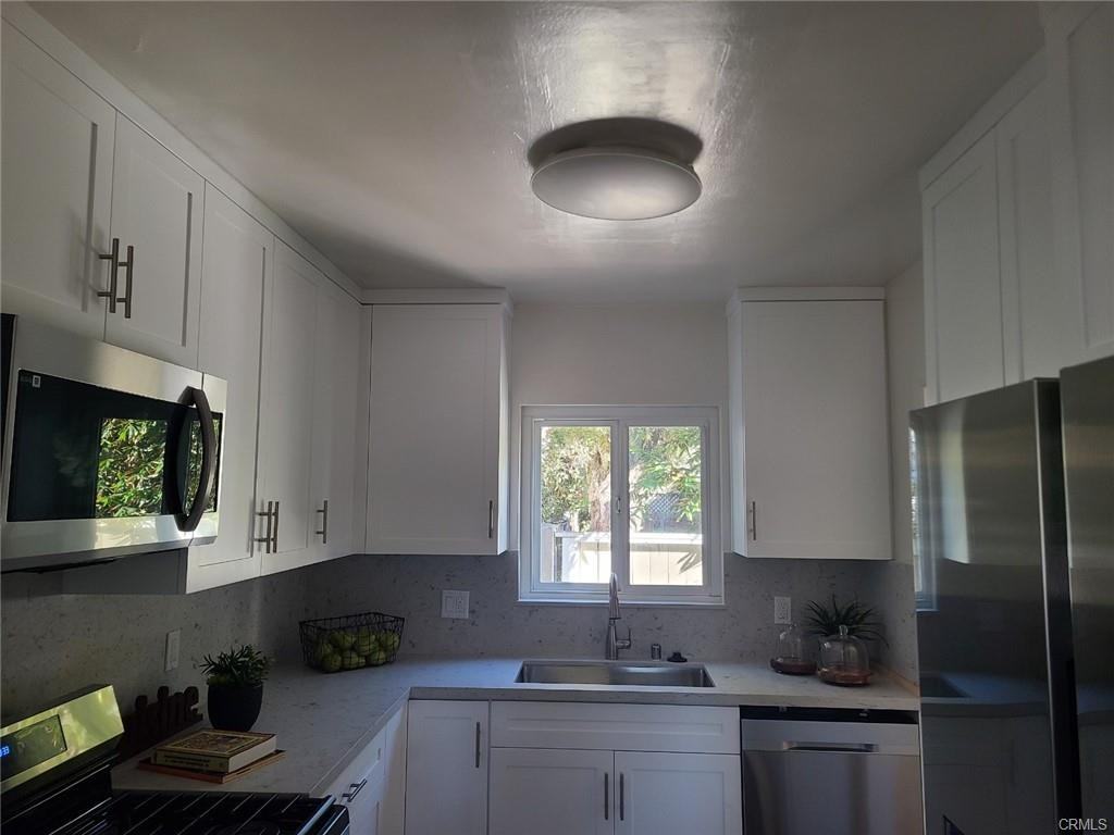 1206 Phelan Ln - Photo 3 of 8