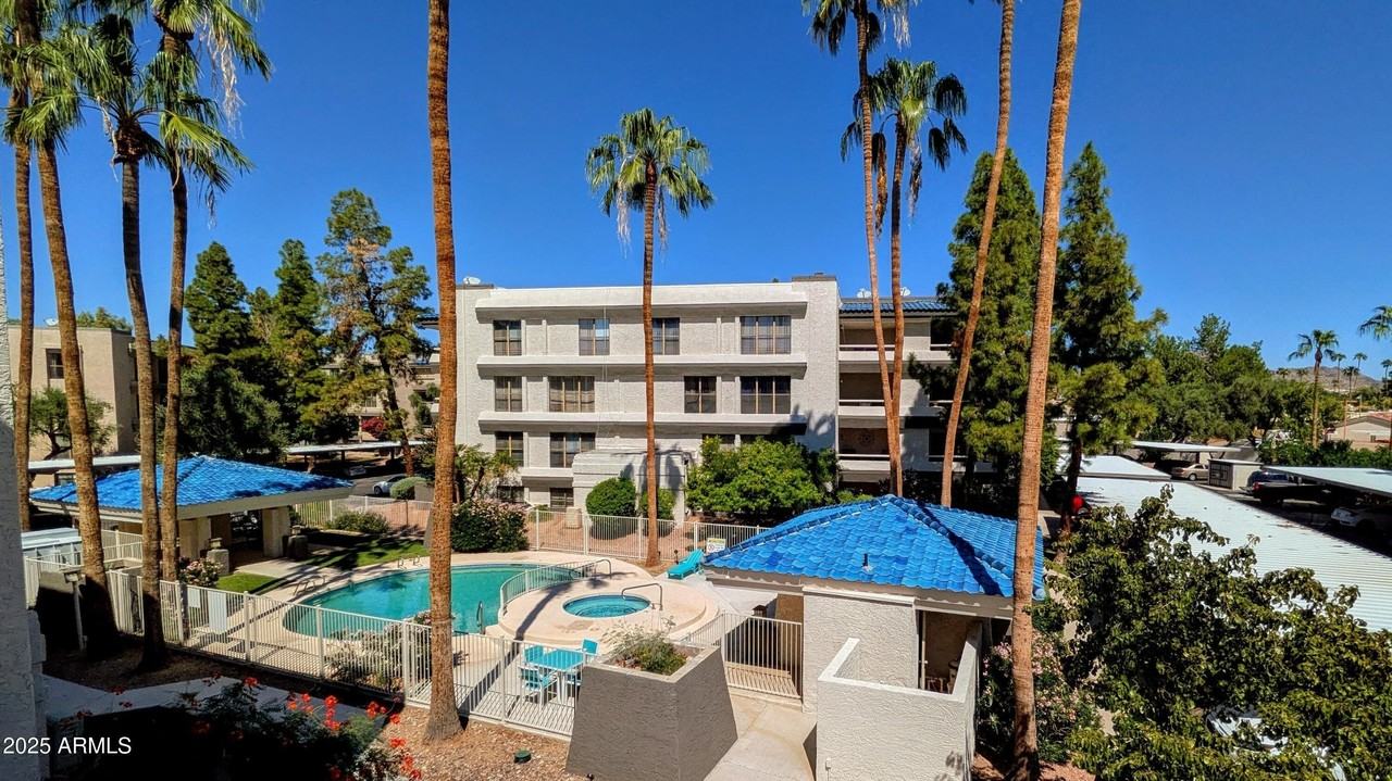 5122 North 31st Way #221 - Photo 2 of 41