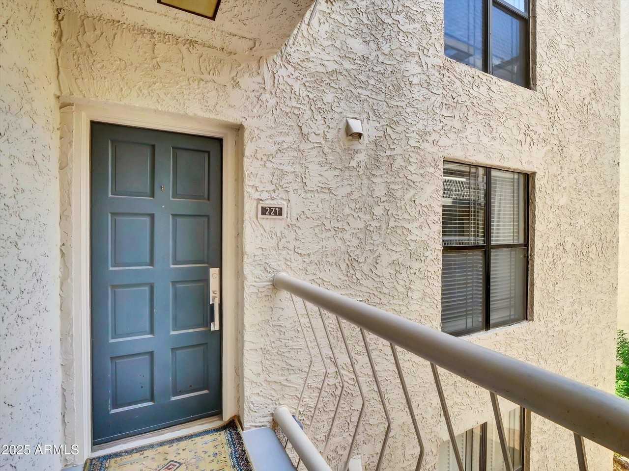 5122 North 31st Way #221 - Photo 7 of 41