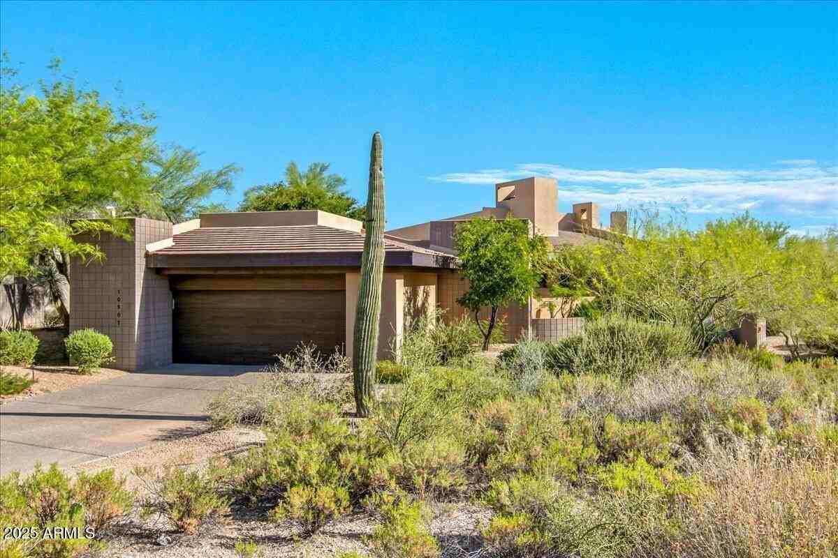 10507 East Fernwood Lane - Photo 2 of 33