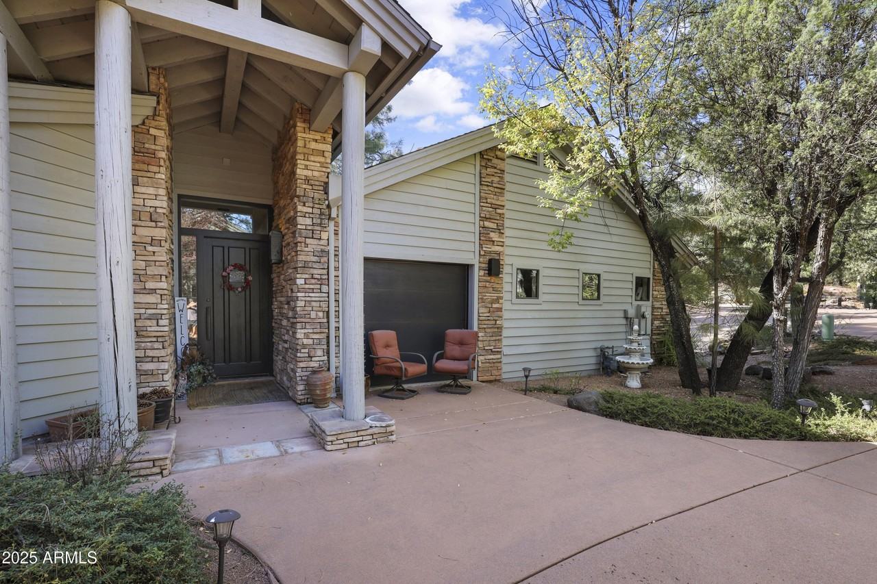 2609 E Pine Island Ln - Photo 5 of 46