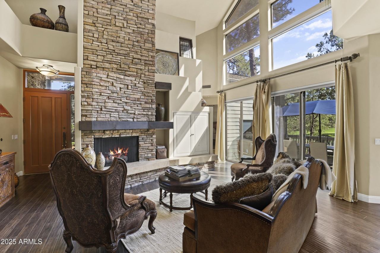 2609 E Pine Island Ln - Photo 7 of 46