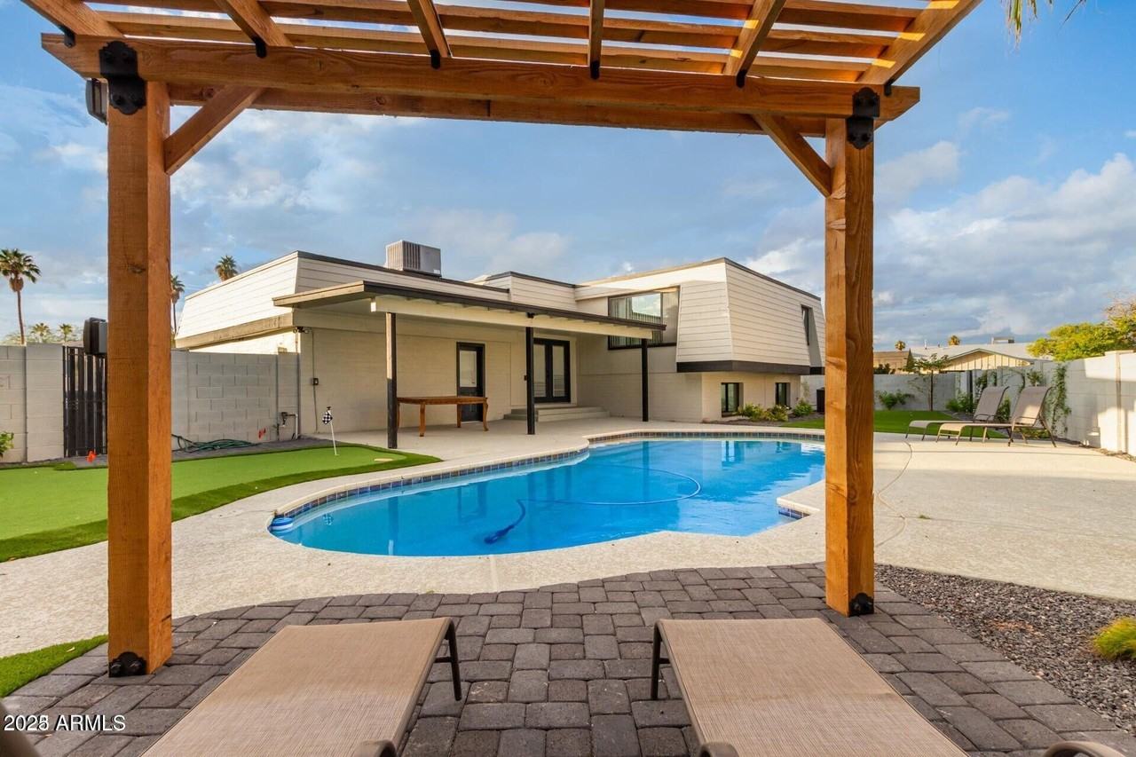 429 E Greenway Dr - Photo 6 of 9