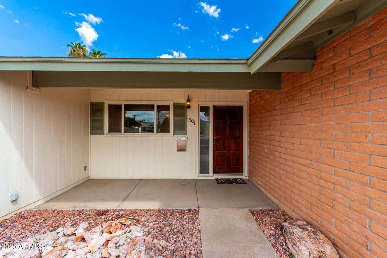 11621 North 39th Street - Photo 3 of 32