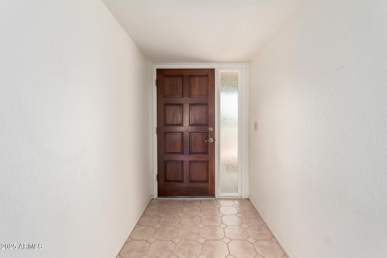 11621 North 39th Street - Photo 4 of 32