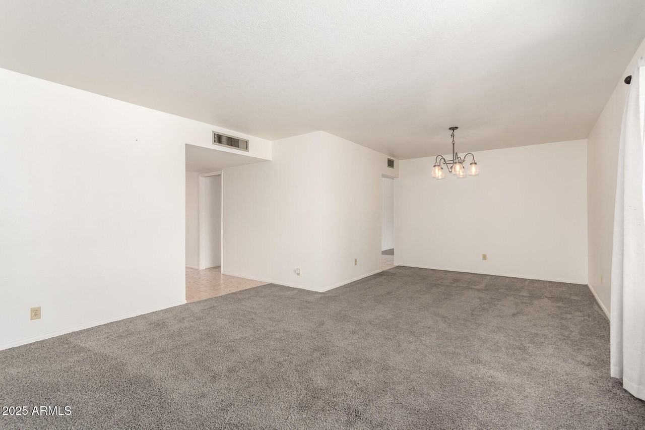 11621 North 39th Street - Photo 7 of 32