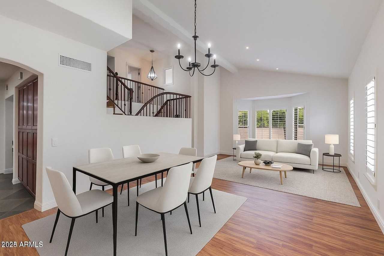 5513 East Grovers Avenue - Photo 5 of 22