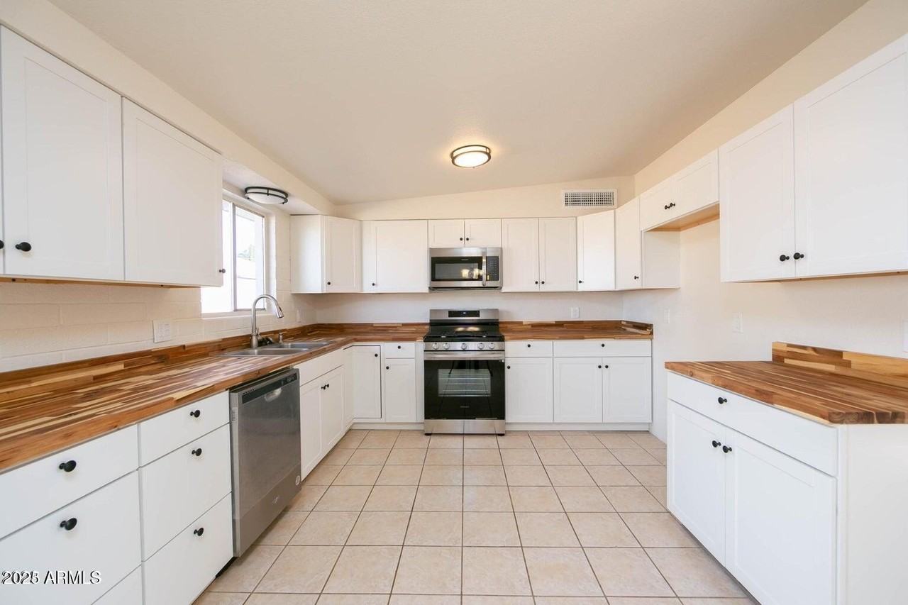 310 2nd Street - Photo 5 of 18