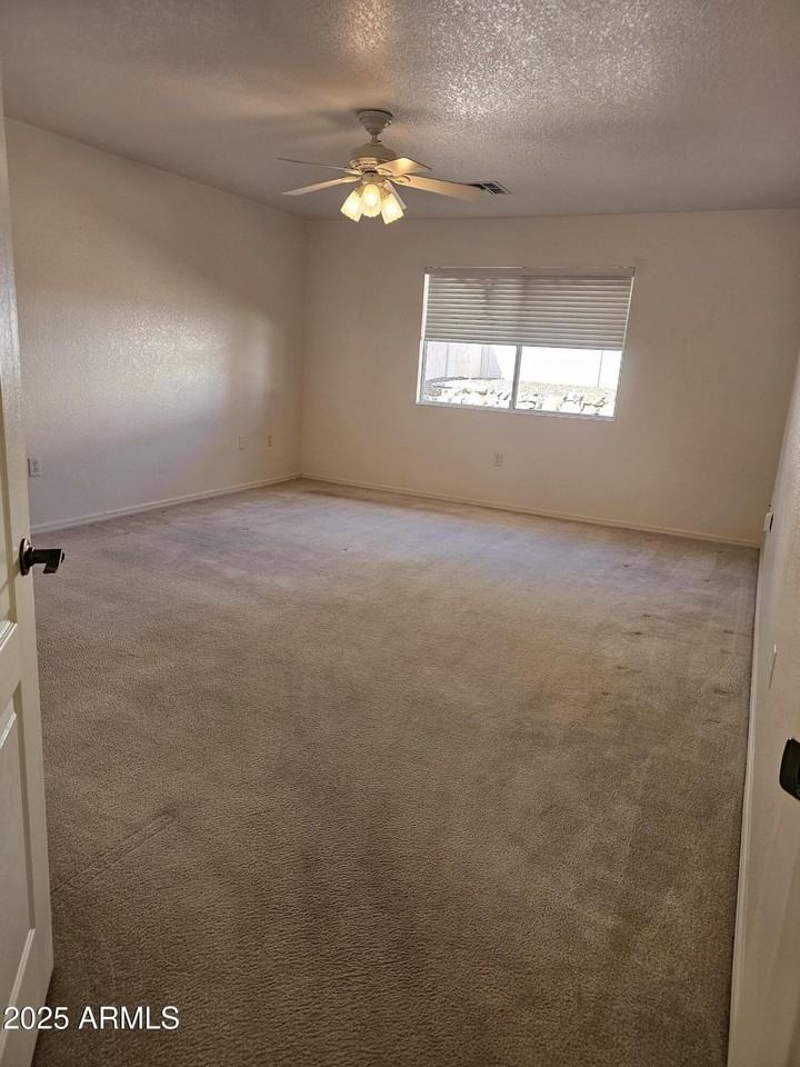 2850 Glengarry Way - Photo 5 of 10