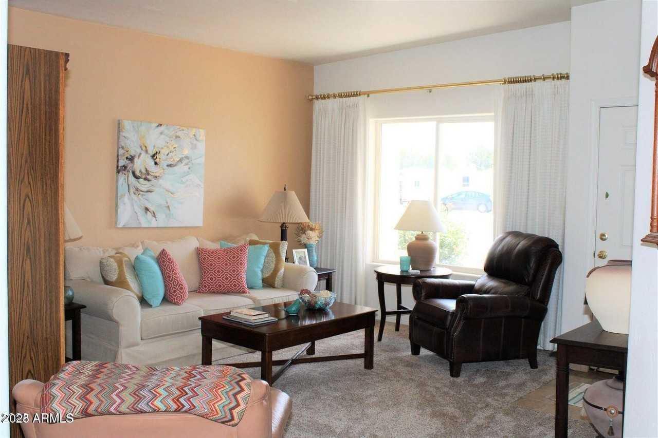 232 South Clubhouse Lane - Photo 2 of 8