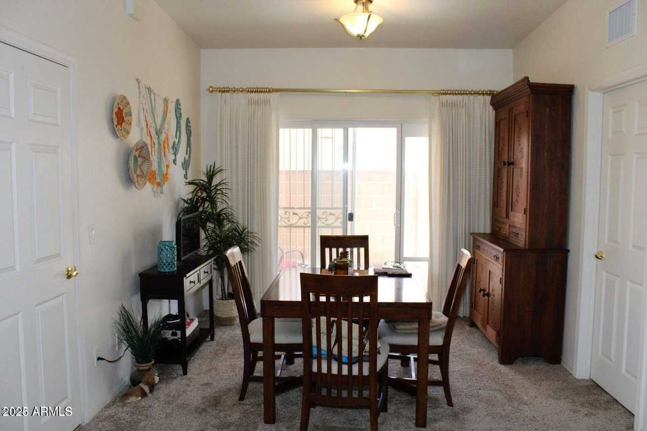 232 South Clubhouse Lane - Photo 3 of 8