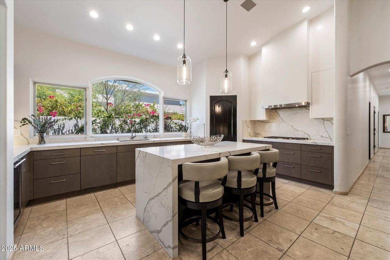 10040 North 78th Place - Photo 6 of 24