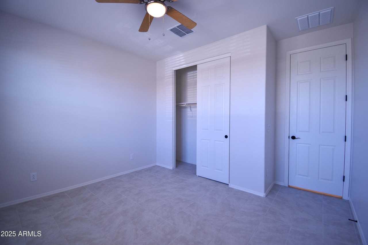 19535 West Windsor Avenue - Photo 3 of 29