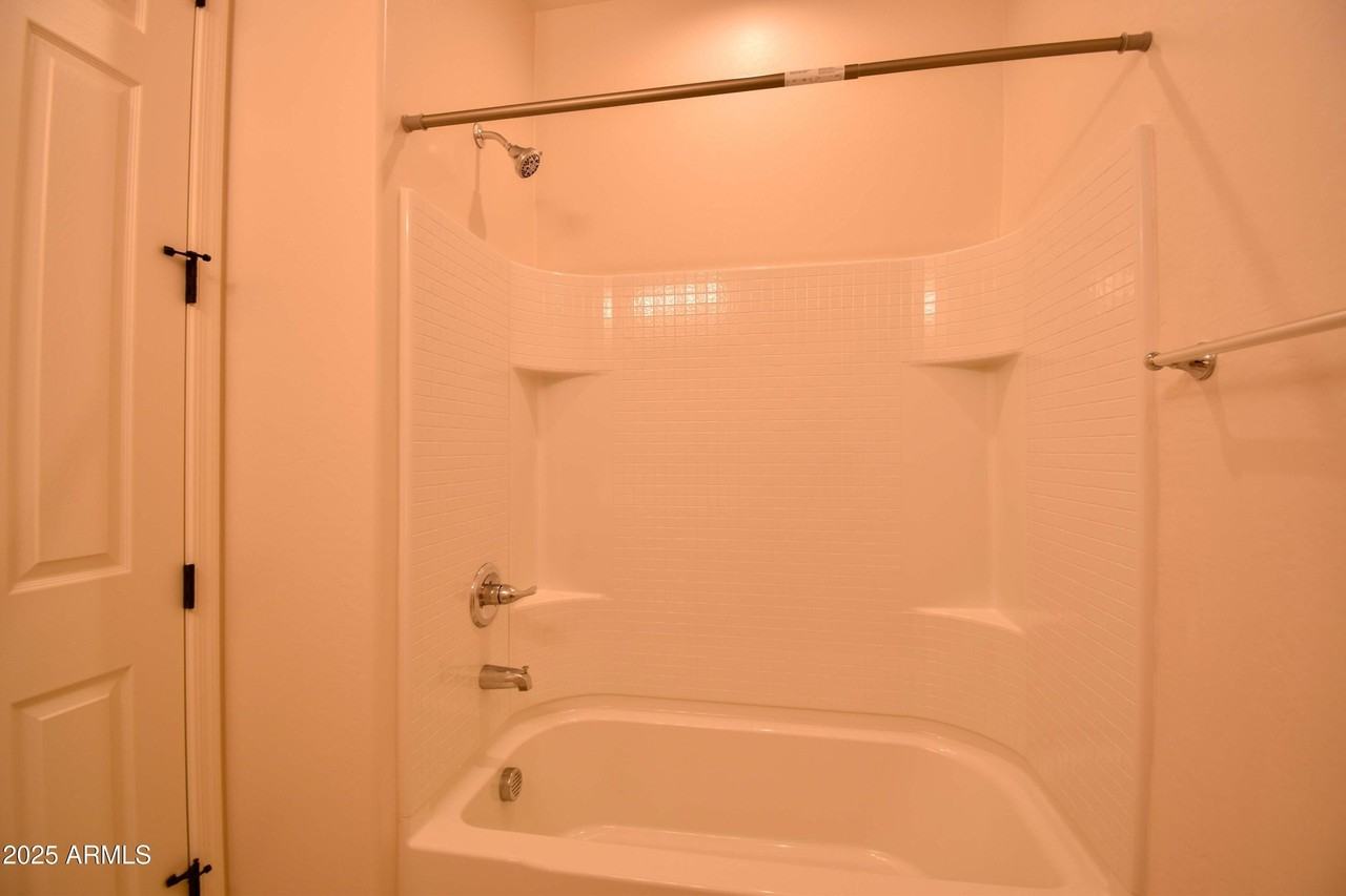 19535 West Windsor Avenue - Photo 6 of 29